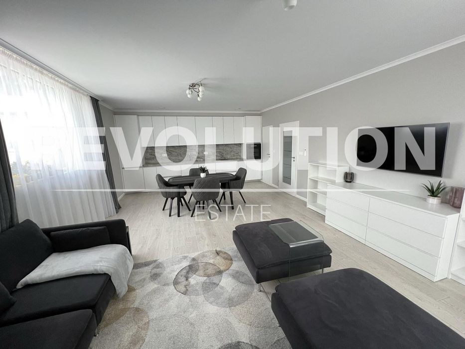 Дава се под наем Тристаен апартамент в Варна, Победа - 120 кв.м за 1200 € - Снимка #1