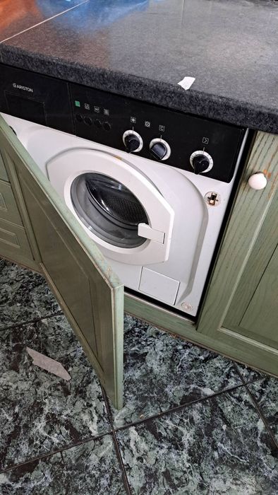 Продавам кухня  за 1000евро,  без хладилника от снимката!