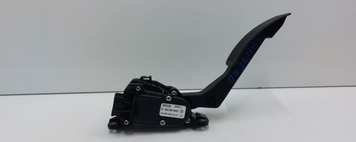 Pedala acceleratie 8200386506D Dacia Sandero prima generatie