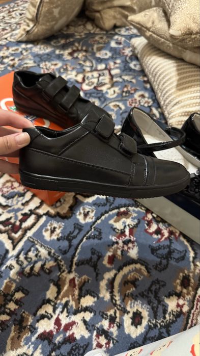 Детские туфли для мальчика и для девочки