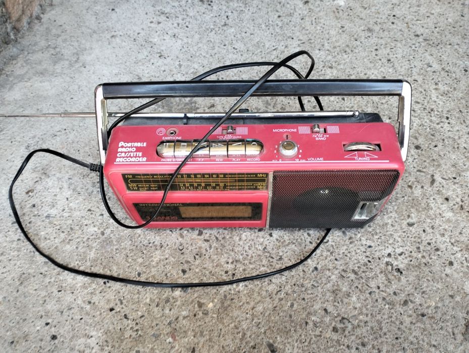 Радиокасетофон..