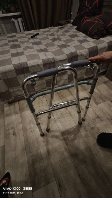 Продам ходунки новые