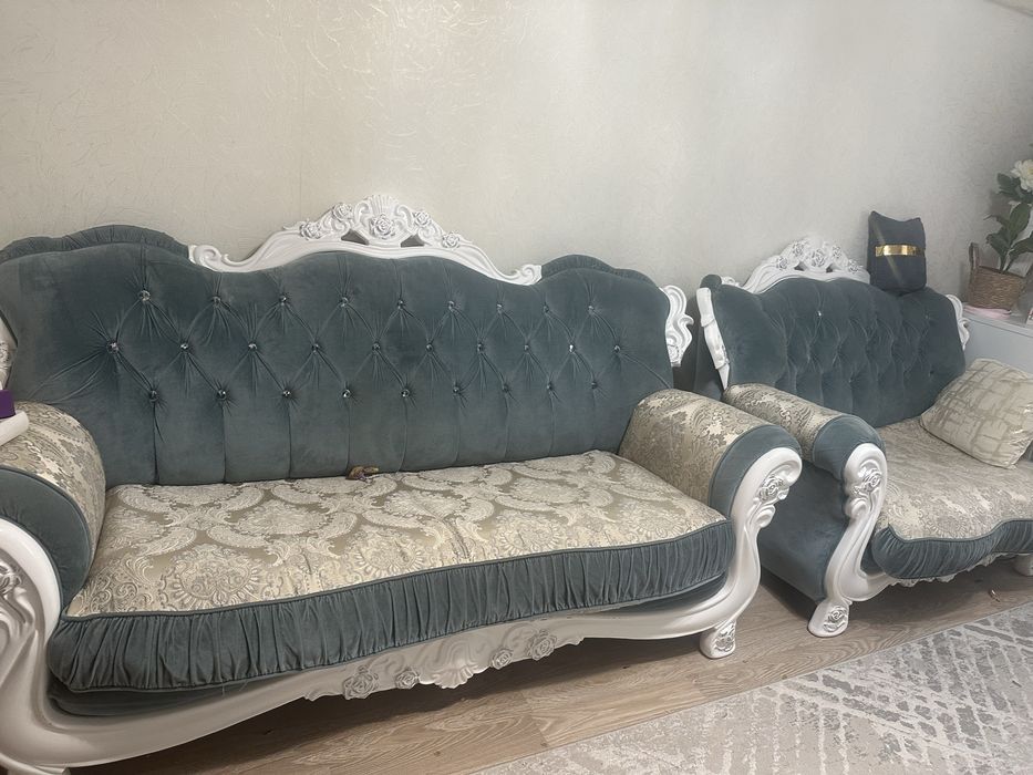 Продам диван 2двоика раскладываются