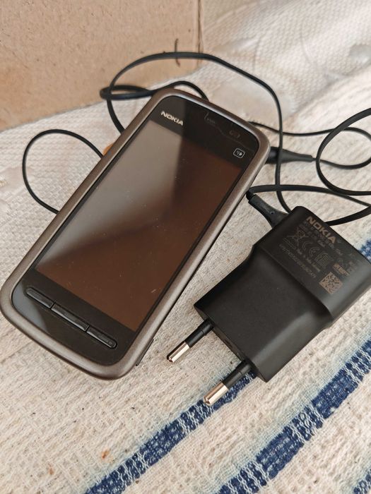 Оригинален Телефон NOKIA 5230 със Зарядно Устройство Рядък Модел