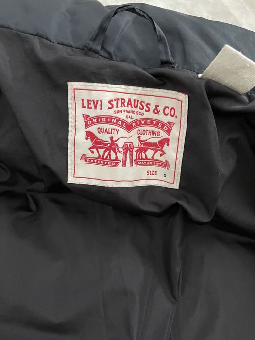 Geaca dama din puf Levis