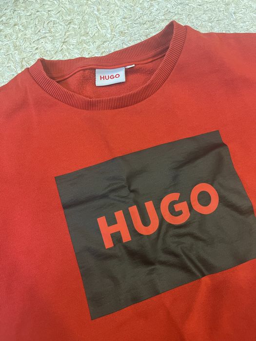 Продавам реална блуза Hugo размер 176 дрехата е в супер състояние