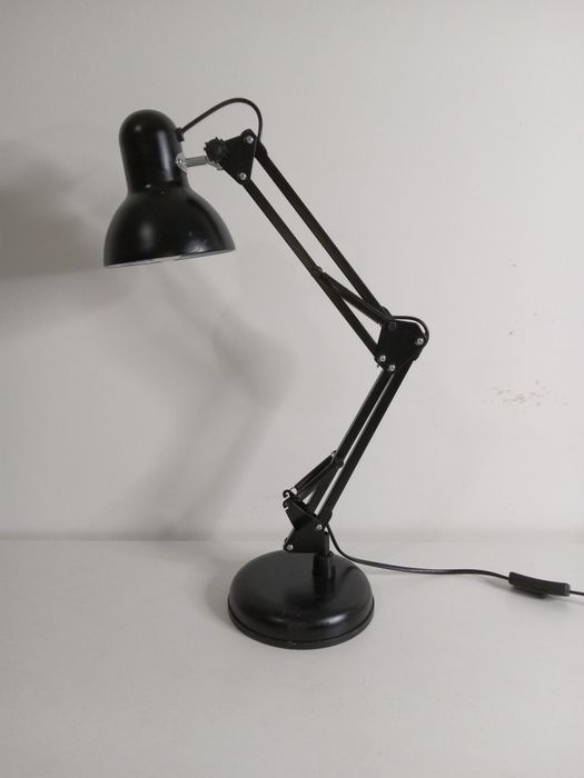 Продаётся настольная лампа