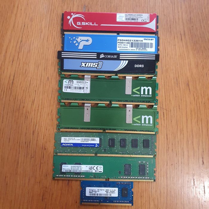 Placa video placa de retea wireless si memorii