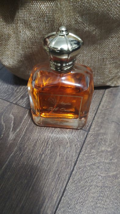 Amylia silk oud luxury