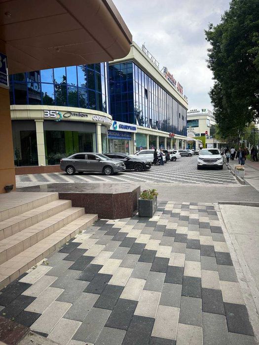 1625 м² на 1-й линии Нукусской — здание с парковкой на 15 авто