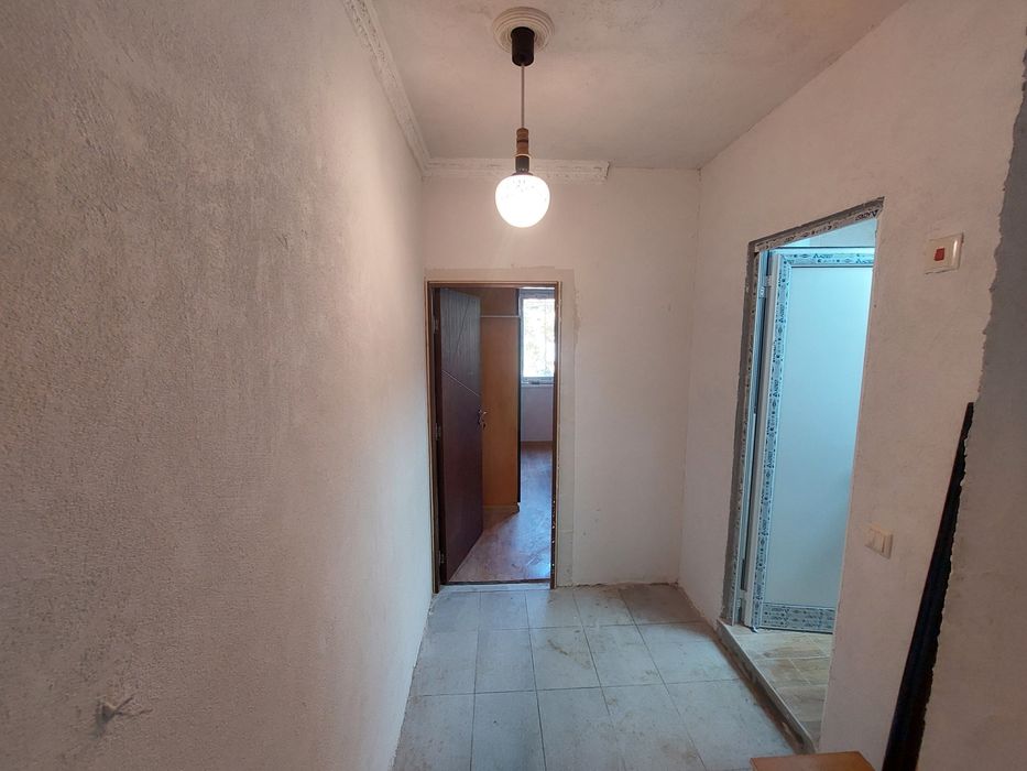 Дава се под наем Четиристаен апартамент в с. Еленово, Област Благоевград - 84 кв.м за 280.5 € - Снимка #12