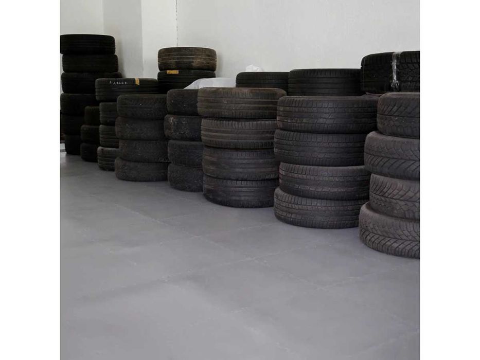 Pardoseală PVC gri antiderapantă rezistentă pe garaj,atelier,depozit