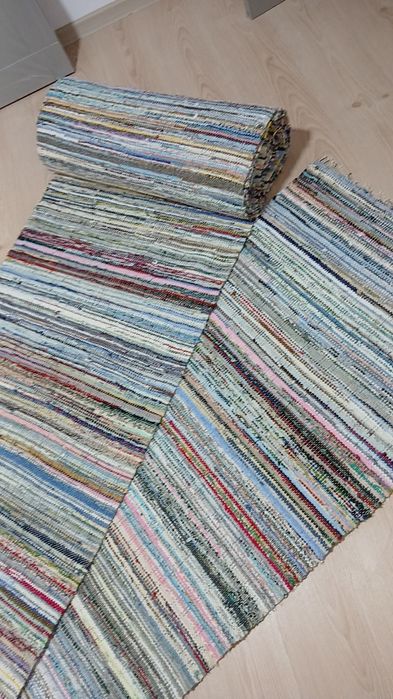 Presuri țesute la război manual