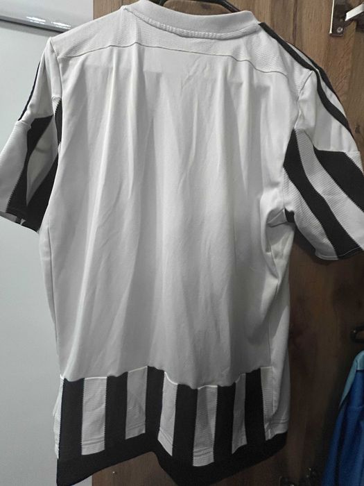 Juventus kit, Екип на Ювентус