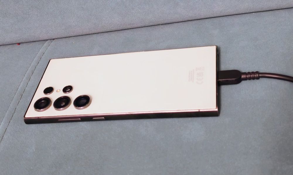 Vand Samsung S23 Ultra + S24 ULTRA