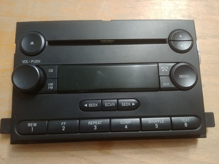 Медия панел, емблема