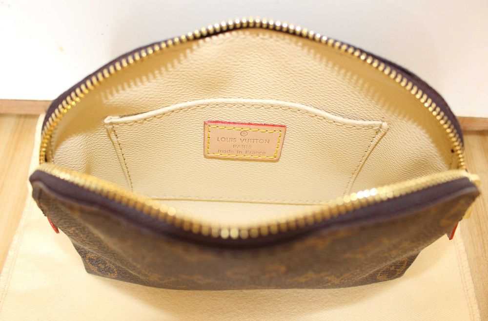 Козметична чанта Louis Vuitton