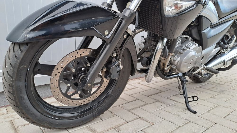 Suzuki GW250 Inazuma 2012 categ A2