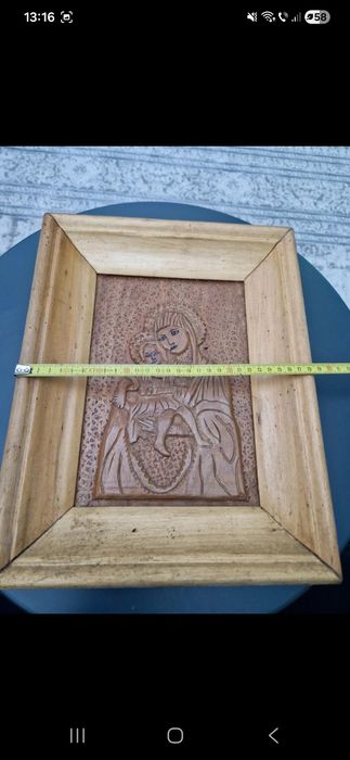 Icoană sculptată manual în lemn – Maica Domnului cu Pruncul, artizanat tradițional