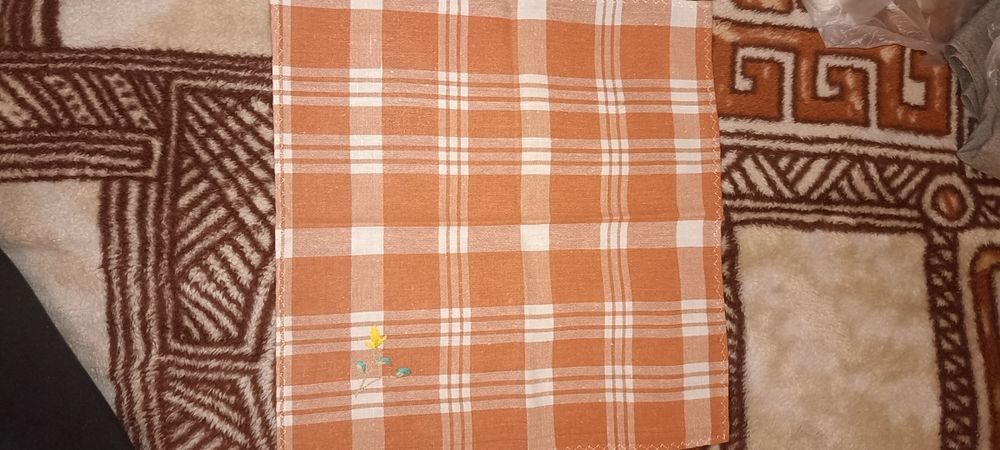 Продаю льняные салфетки , полотенца и отрез. Цены в описании