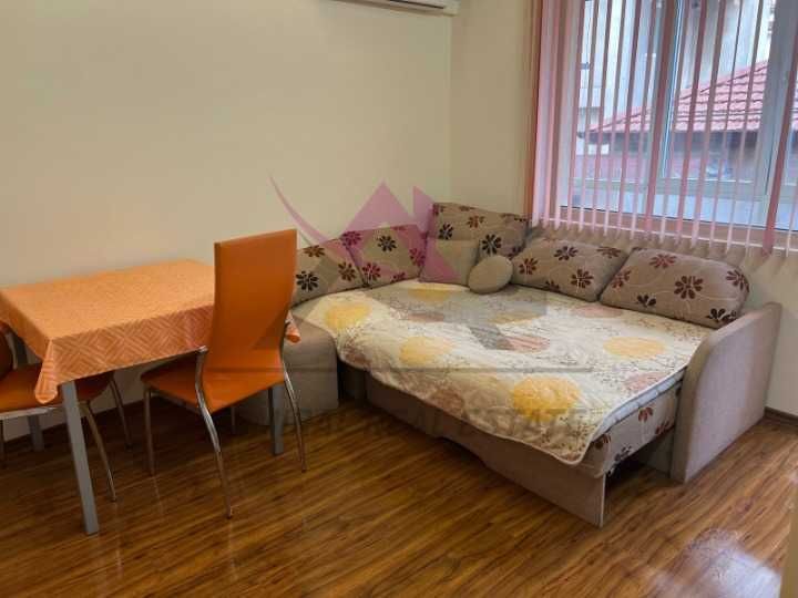 Дава се под наем Двустаен апартамент в Варна, Колхозен пазар - 55 кв.м за 388.62 € - Снимка #1