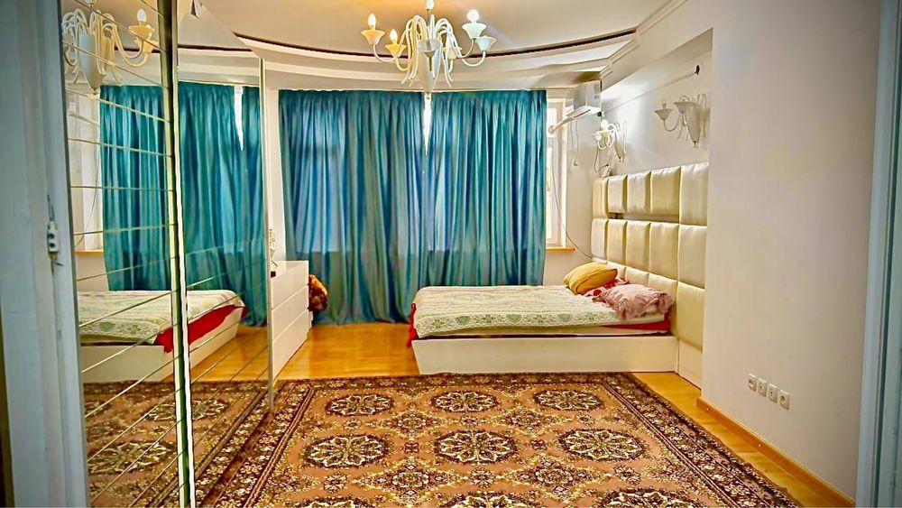 Продаётся болшой дом в центре бухары на рубловки