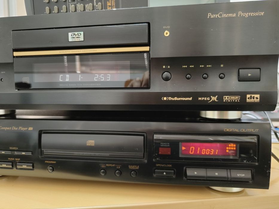 CD player TEAC CD-P1160D și CD DVD player Pioneer DV 737
CD player TEAC CD-P1160D
CD player TEAC CD-P1160D