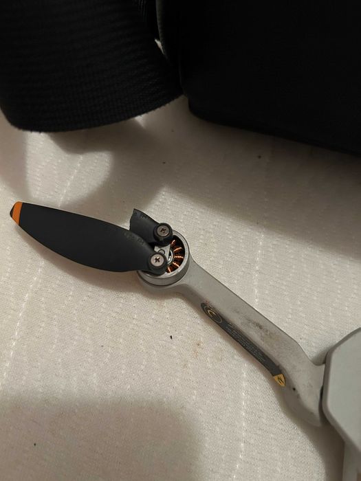 Drona DJI Mini 2, Fly More Combo, 5 Baterii, filtre UV, Telecomanda