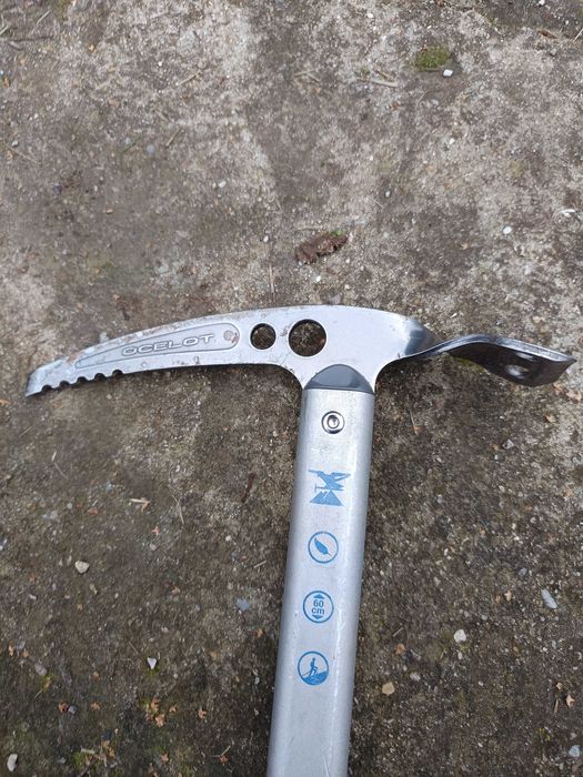 Пикел за зимни преходи