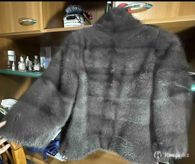 Продам женскую шубу