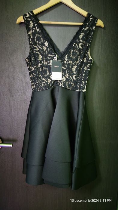 Rochie de ocazie cu etichetă