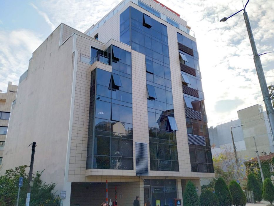 Многостаен. Апартамент,медицински център,паркомясто в центъра на Варна