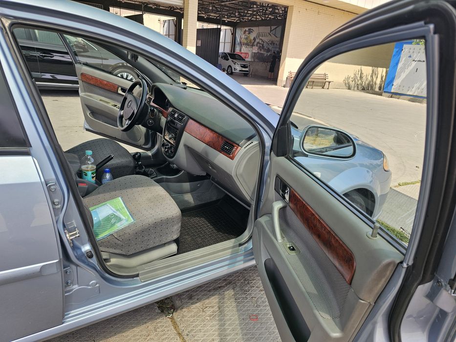 Lasetti 1.8  2013 yil srochna