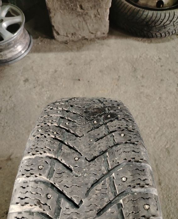 Продам покрышку 195/65/15