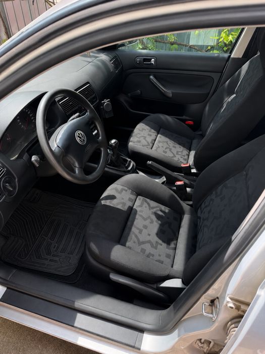 Volkswagen Golf IV - 1.6 Benzină