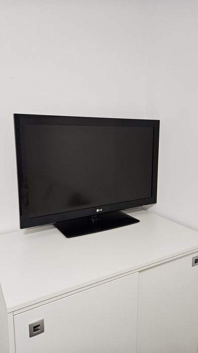 TV LG diagonala 94cm
