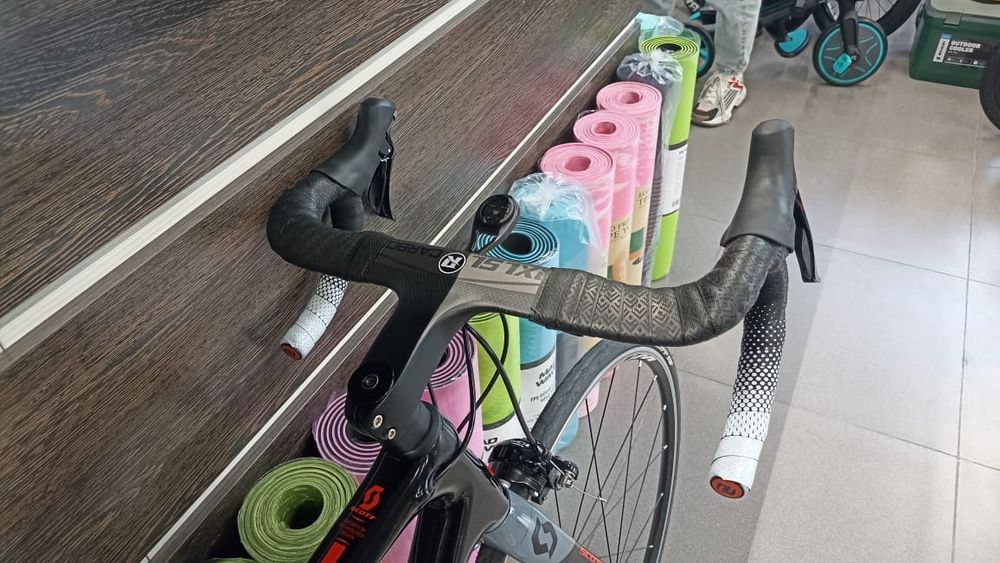 Шоссейный велосипед Scott Addict