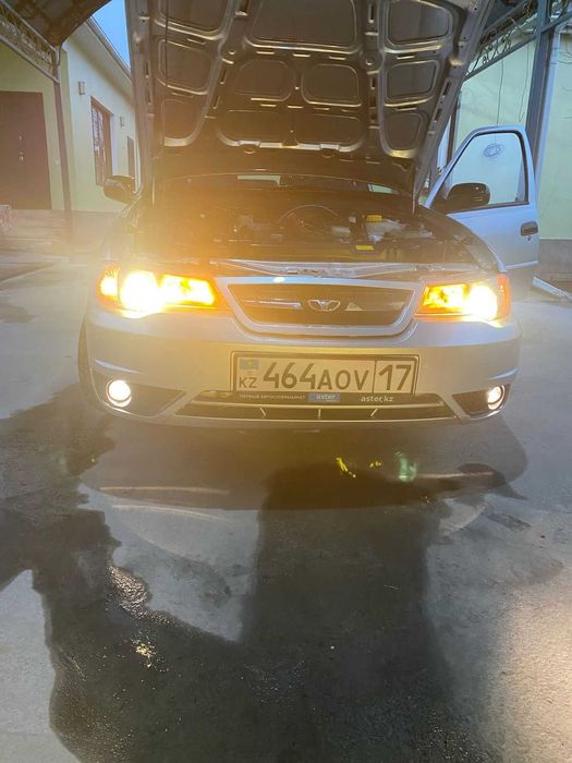 Автомобиль daewoo nexia