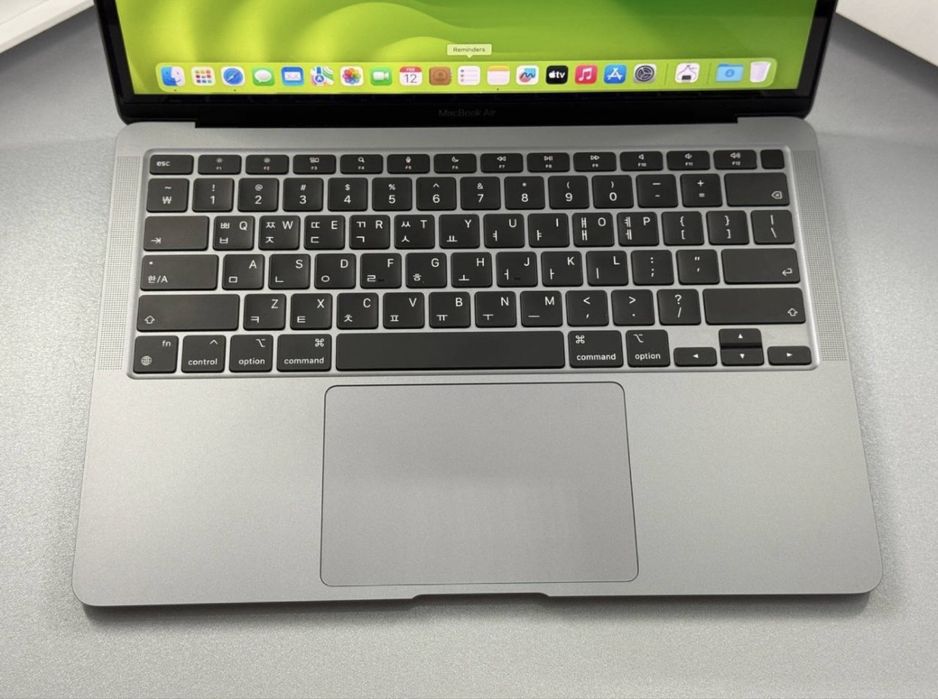 MacBook air m1 8/256