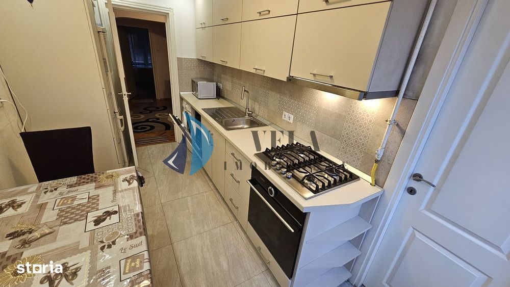 Apartament 4 camere, Cornisa