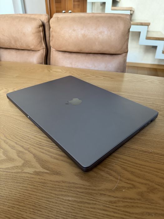 Laptop Apple MacBook Pro M2 Pro 2023 16" 32 GB RAM 500 SSD in stare perfecta
