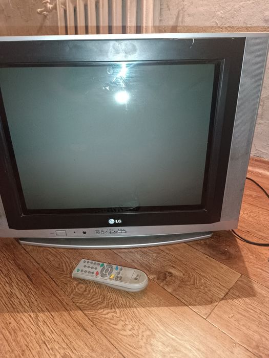 Телевизор LG в хорошем состоянии
