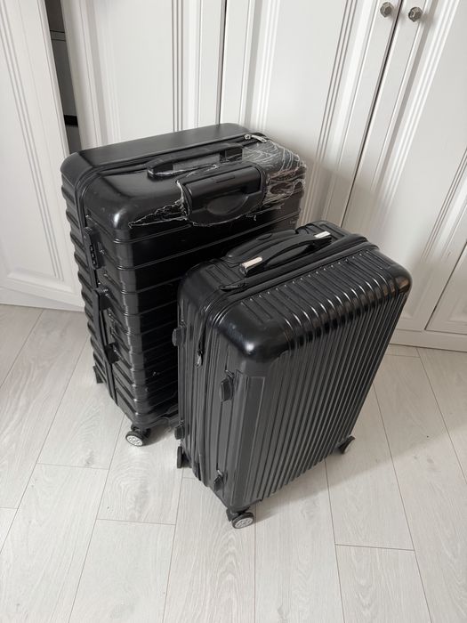 Чемоданы черные