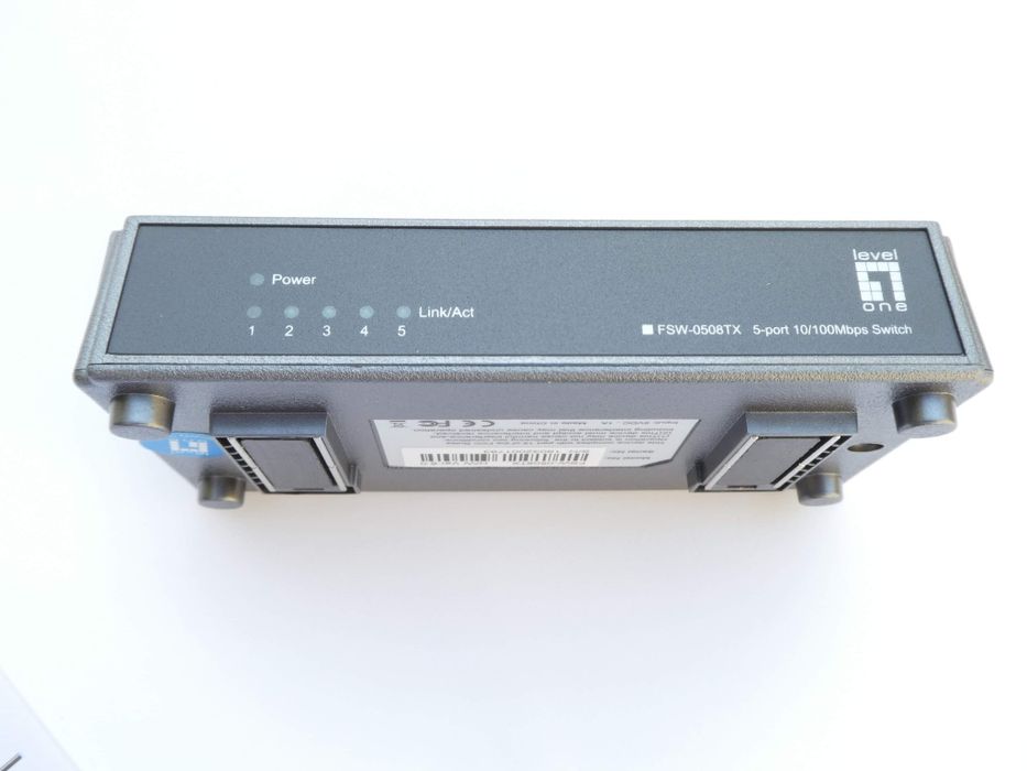 суич LEVELONE, Германия, 5 порта, 10/100Mbps