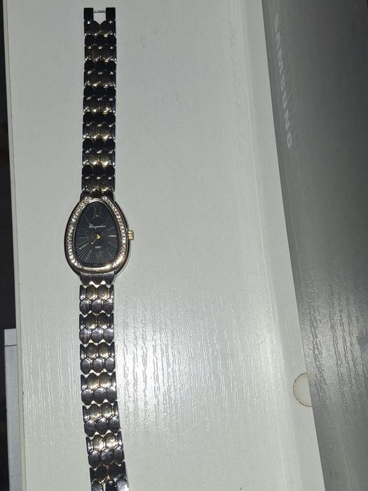 Продам женские часы