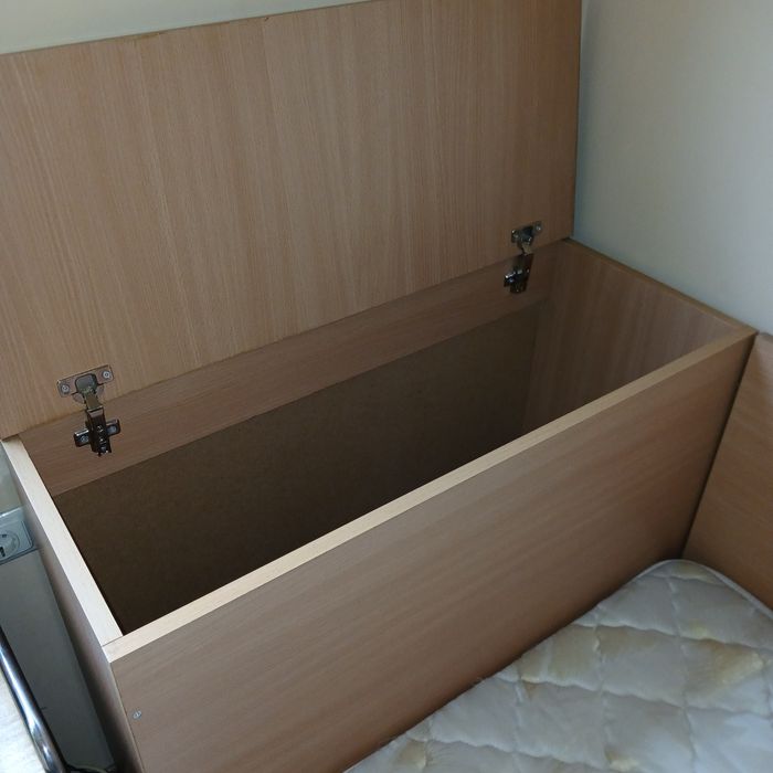 2 легла с матрак.ракла,скрин и гардероб.