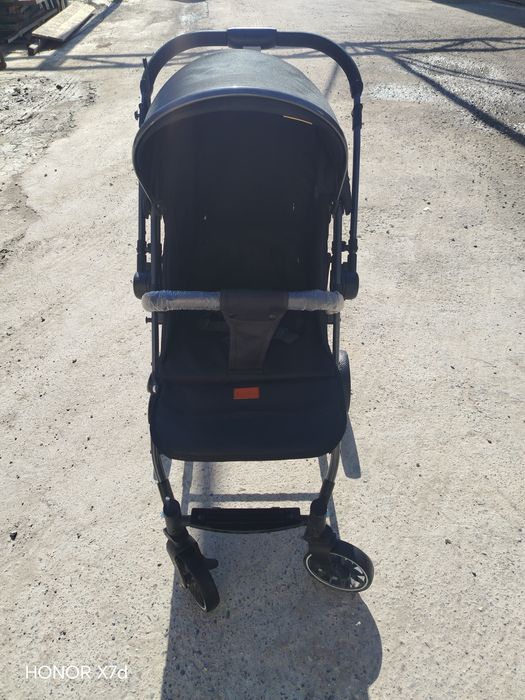 Detskiy kolyaska sotiladi