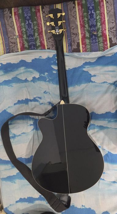 Акустическая гитара