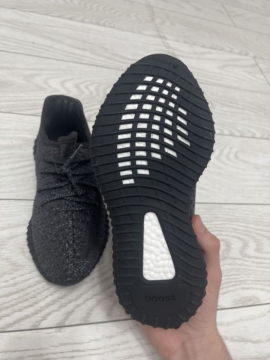 Yeezy 350 negrii