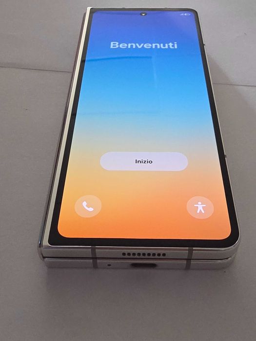 Samsung Galaxy Z Fold 5 | 12GB RAM | 256GB | Цвят Крем | Като нов!